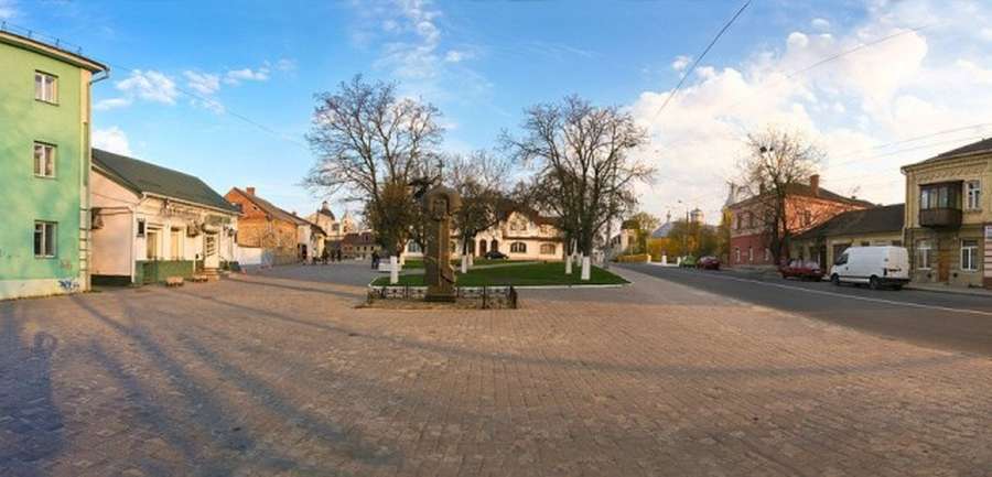 Сучасна територія площі Ринок у Луцьку. Фото Олександра Котиса