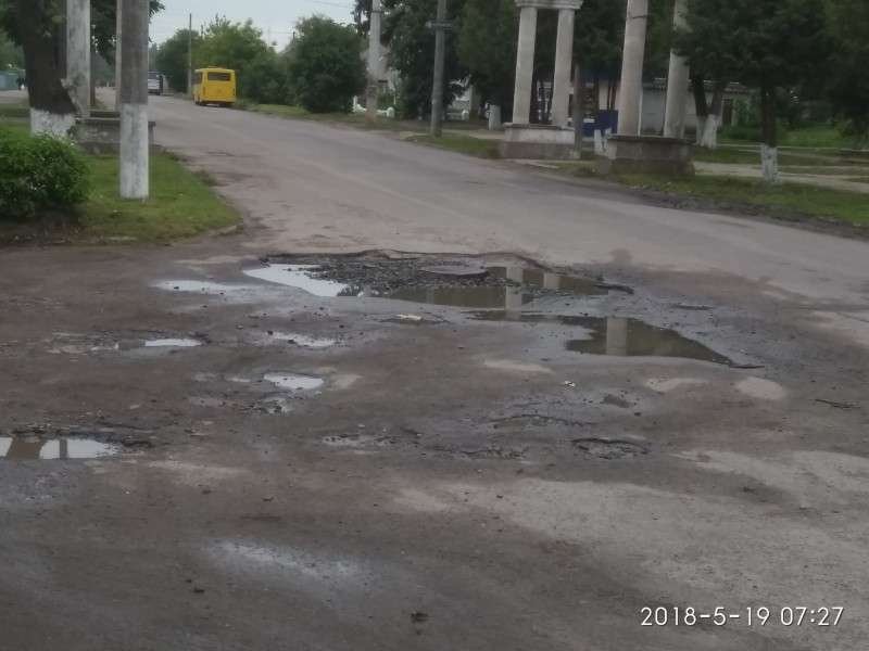 Лучани просять відремонтувати дорогу на Вересневому (фото)
