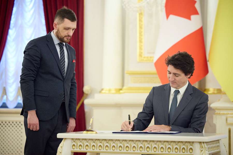 Україна підписала безпекові угоди з Італією і Канадою (фото)