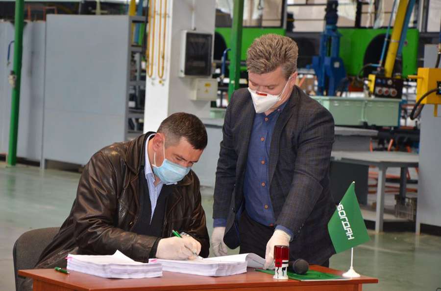 Тихі, екологічні й економічно вигідні: у Луцьку підписали контракт на постачання тролейбусів (фото)