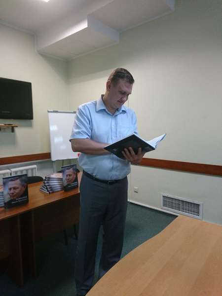 У Луцьку презентували книгу про мера Миколу Романюка