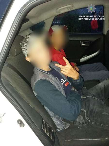 За нами їдуть поліцаї: у Луцьку дитина тікала від копів на машині (фото)