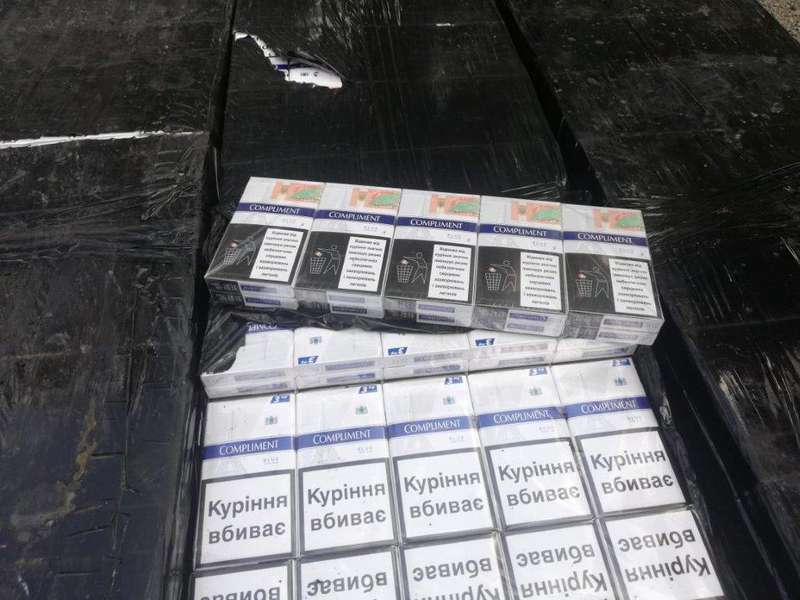 У пункті пропуску «Володимир-Волинський» у вагоні з рудою знайшли сигарети (фото)