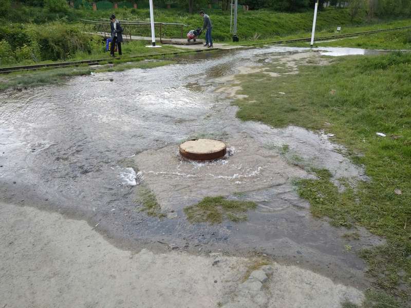У Луцьку прорвало каналізацію (фото)