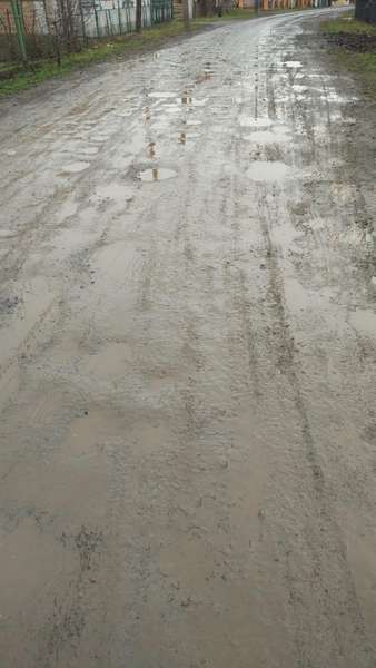 Лучани нарікають на невдалий минулорічний ремонт дороги (фото)