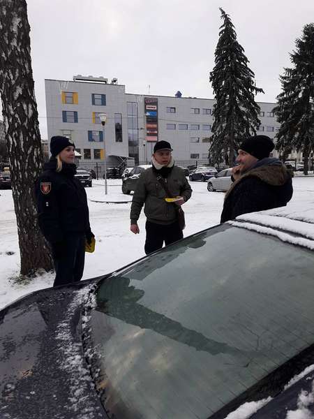 У Луцьку патрульні нагородили класних водіїв  (фото) 
