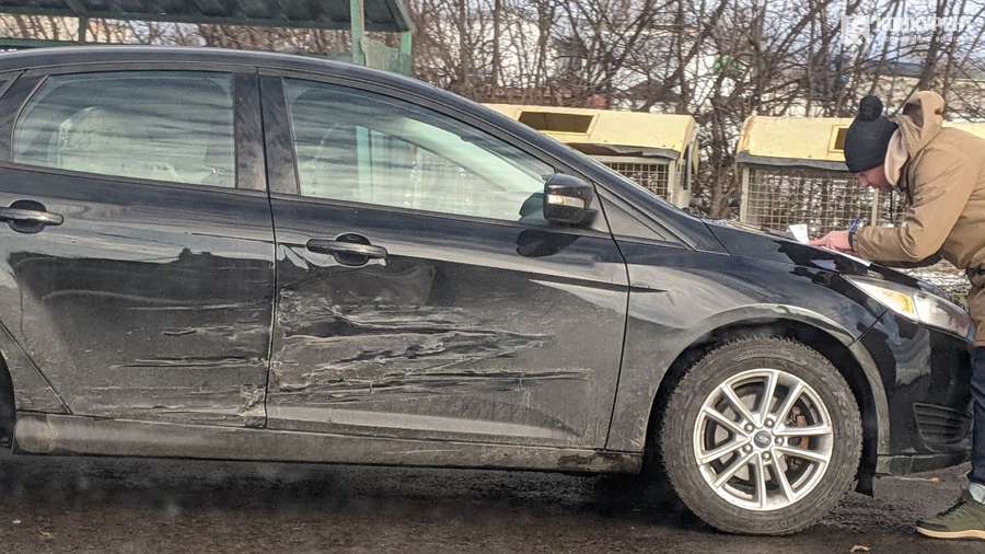 У Луцьку на Дубнівській – аварія за участю таксі Bolt (фото)