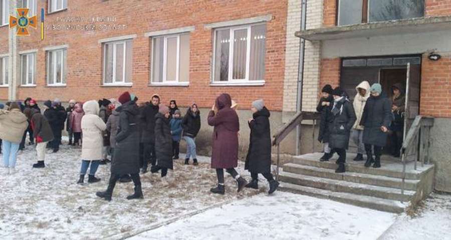 Зі Старовижівського ліцею евакуювали дітей та педагогів (фото)