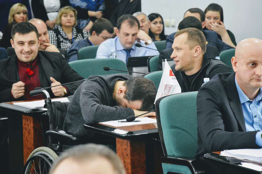 Депутат  Артем Запотоцький або втомився, або задумався