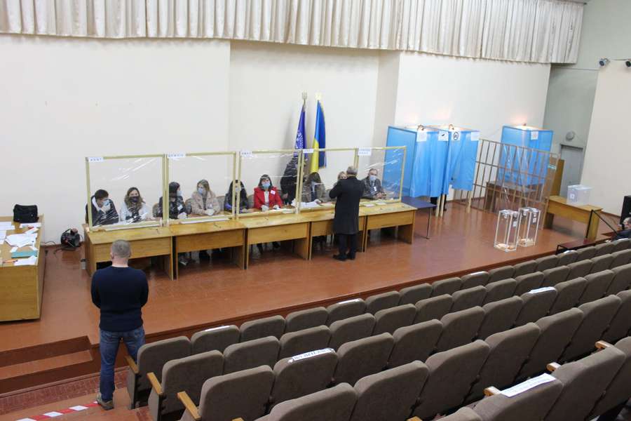 У луцькому «політесі» розпочався другий тур виборів ректора (фото)