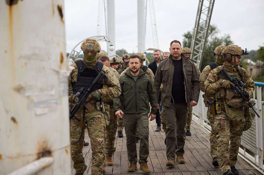 Зеленський приїхав у звільнений від окупантів Ізюм (фото, відео)