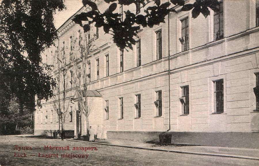 Велетень у стилі класицизму: історія будівництва військового госпіталю на Красному (фото)