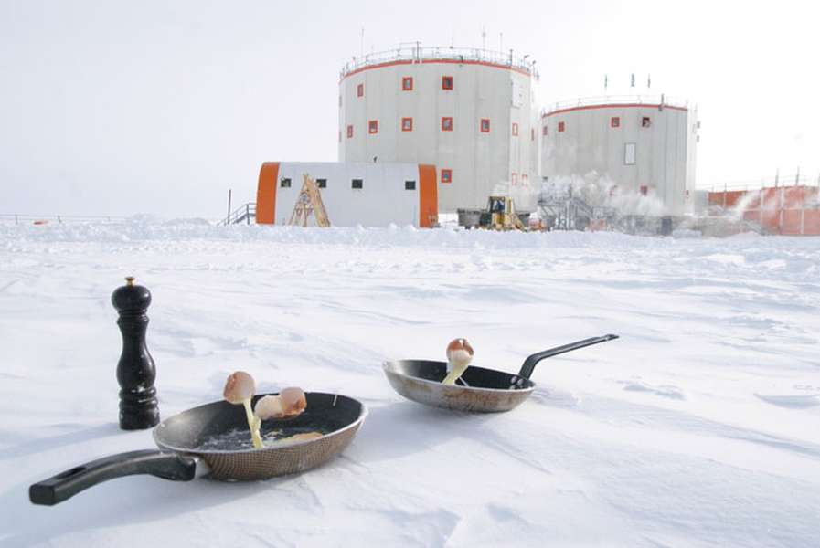 Чи можливо куховарити в Антарктиці? Вчений намагається приготувати їжу при -70°C (фото)