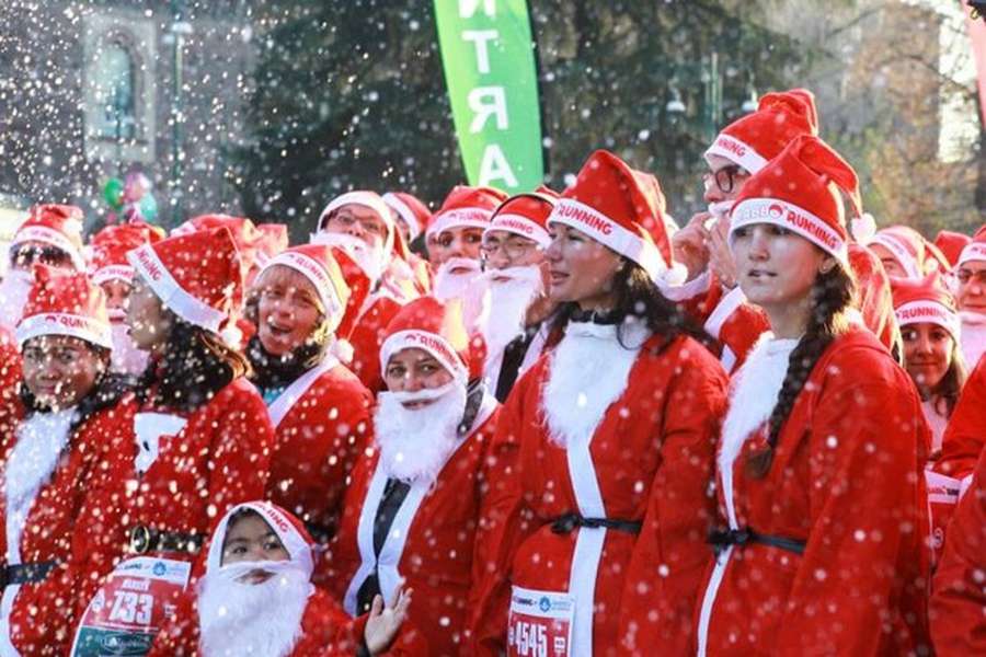 Сотні «Миколайчиків» та Сант: як в Україні та світі бігали за духом Різдва (фото)