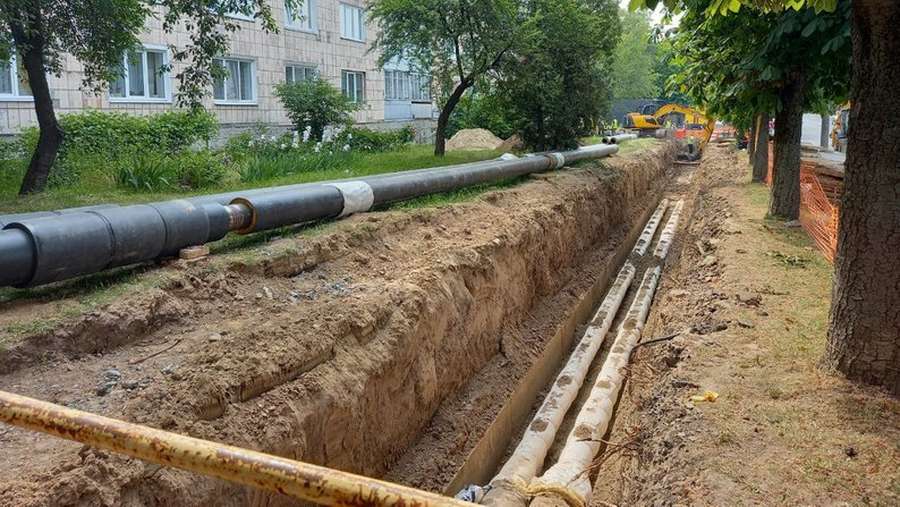 У Луцьку через ремонт тепломережі 16 будинків – без гарячої води: коли завершать роботи (фото, відео)