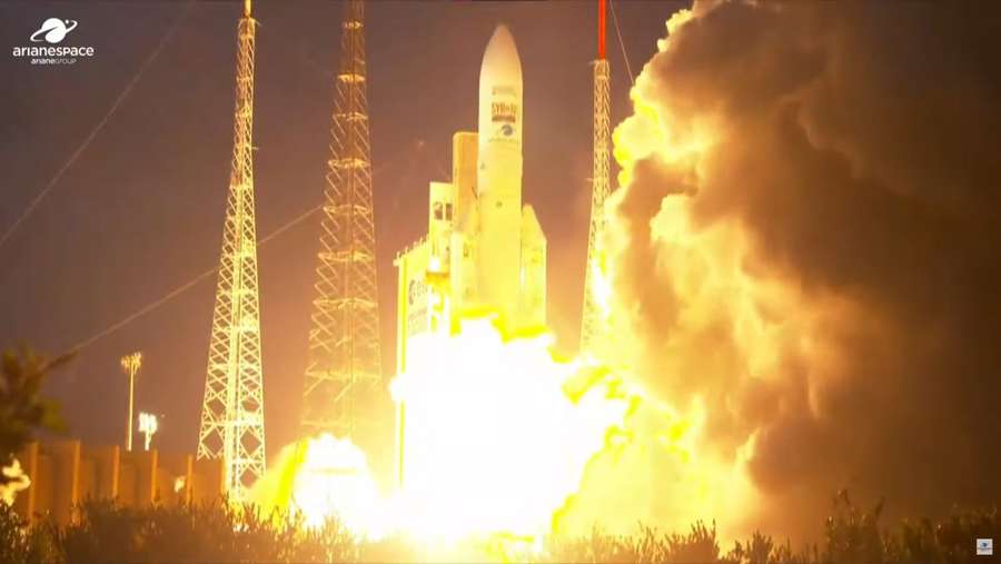 Європейська ракета-носій здійснила останній запуск після 27 років служби (фото)