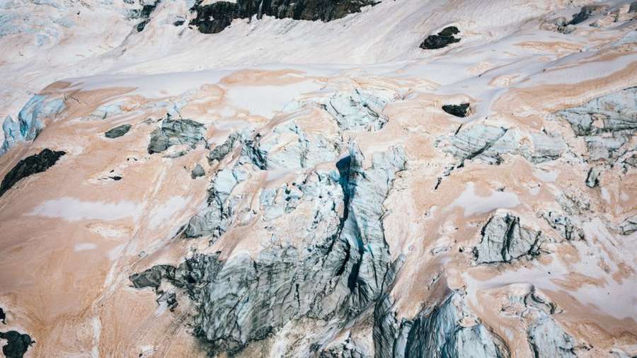 У Новій Зеландії почервоніли льодовики (фото)