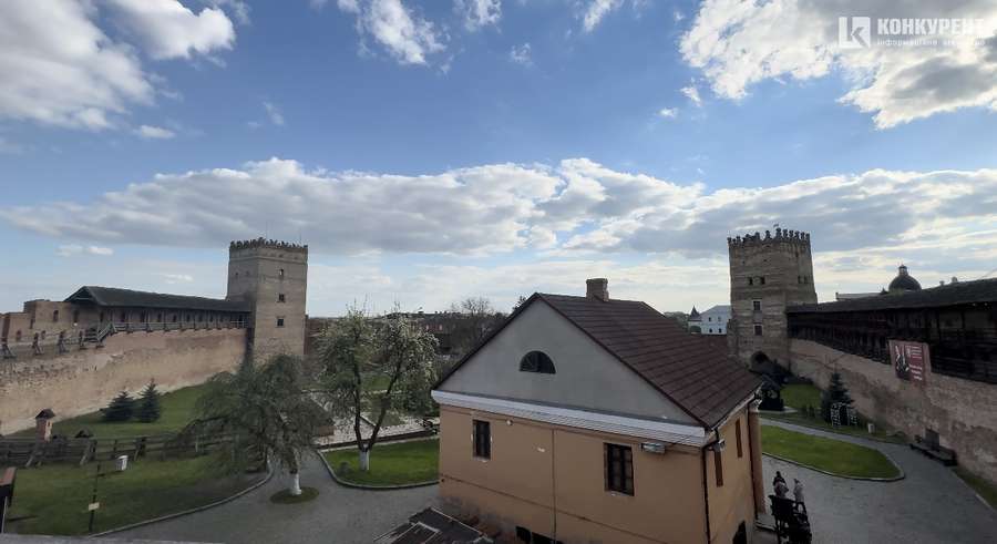 Спокійно і затишно: яка весна у Луцькому замку (фото)
