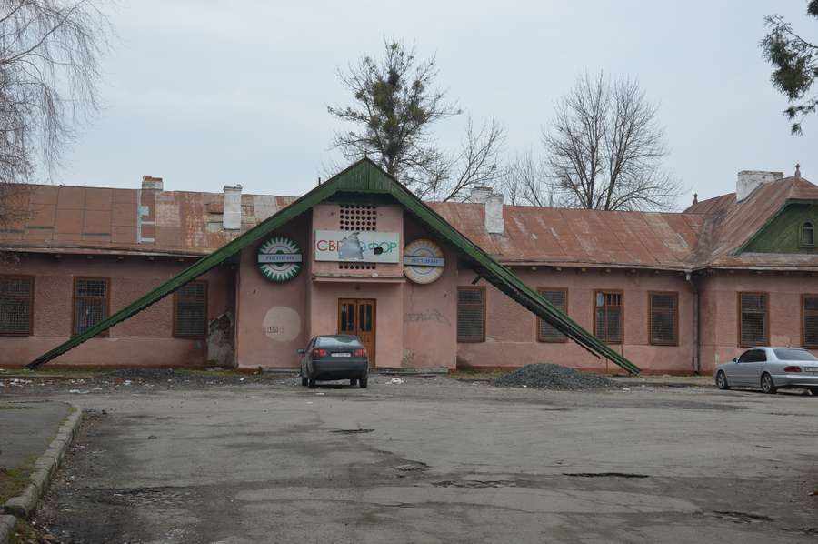 Таким зараз є приміщення, де у радянські часи був ресторан, а ще раніше - залізничний вокзал