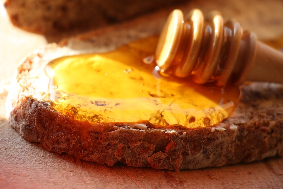 П'ять причин замінити цукор на мед 