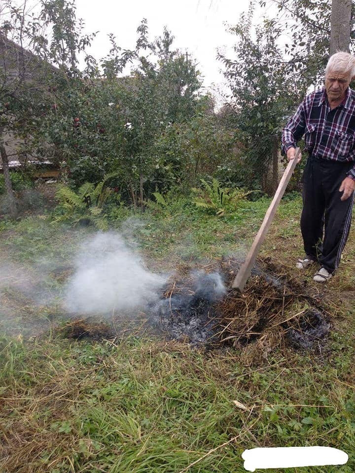 Лучанина «застукали» за спалюванням трави та листя