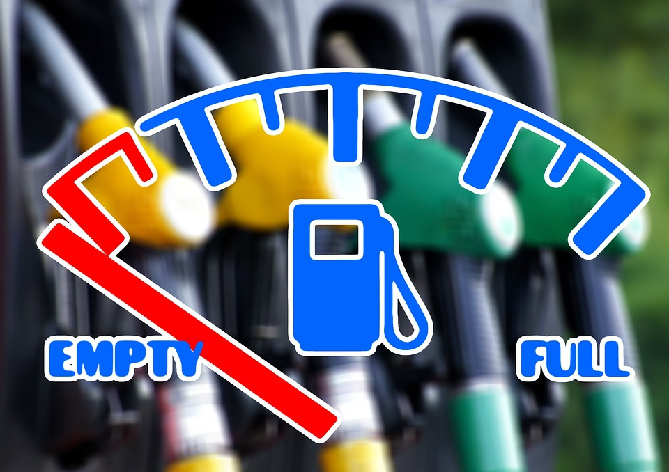 Невтішний прогноз: де зупиняться ціни на бензин (інфографіка)