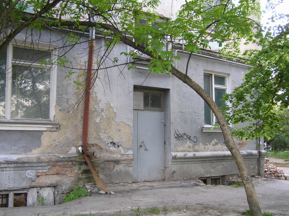 Страшно зайти: будинок на Ковельській у Луцьку просять загородити 