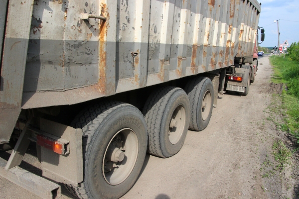 Які вантажівки руйнують українські дороги 