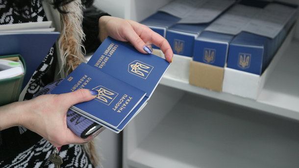 Затримок із біометричними паспортами більше нема, – міграційна служба 