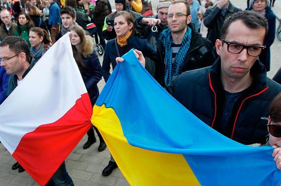 Дедалі більше українців хочуть залишитися у Польщі 