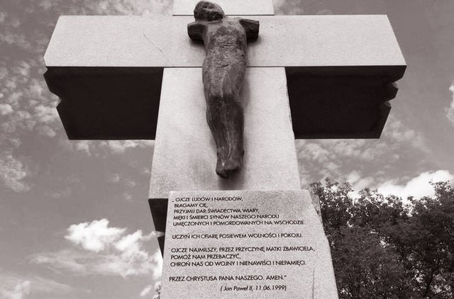 У Польщі відкрили нові пам'ятники жертвам Волинської трагедії