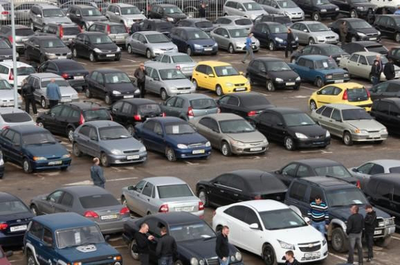 Українці масово ввозять вживані автомобілі: ТОП-5 