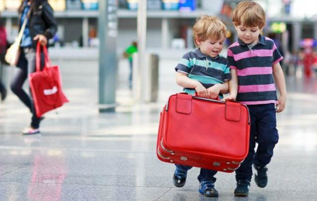 Мін'юст змінює правила вивезення дітей за кордон 