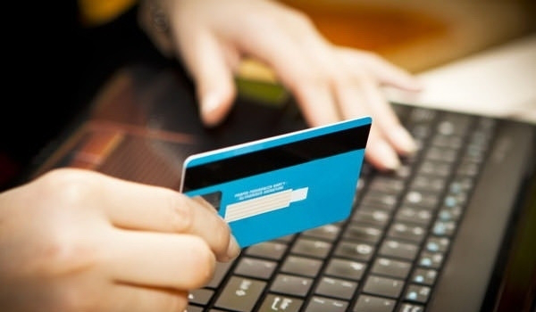ПриватБанк запустив нову технологію зміни ПІН-коду картки* 