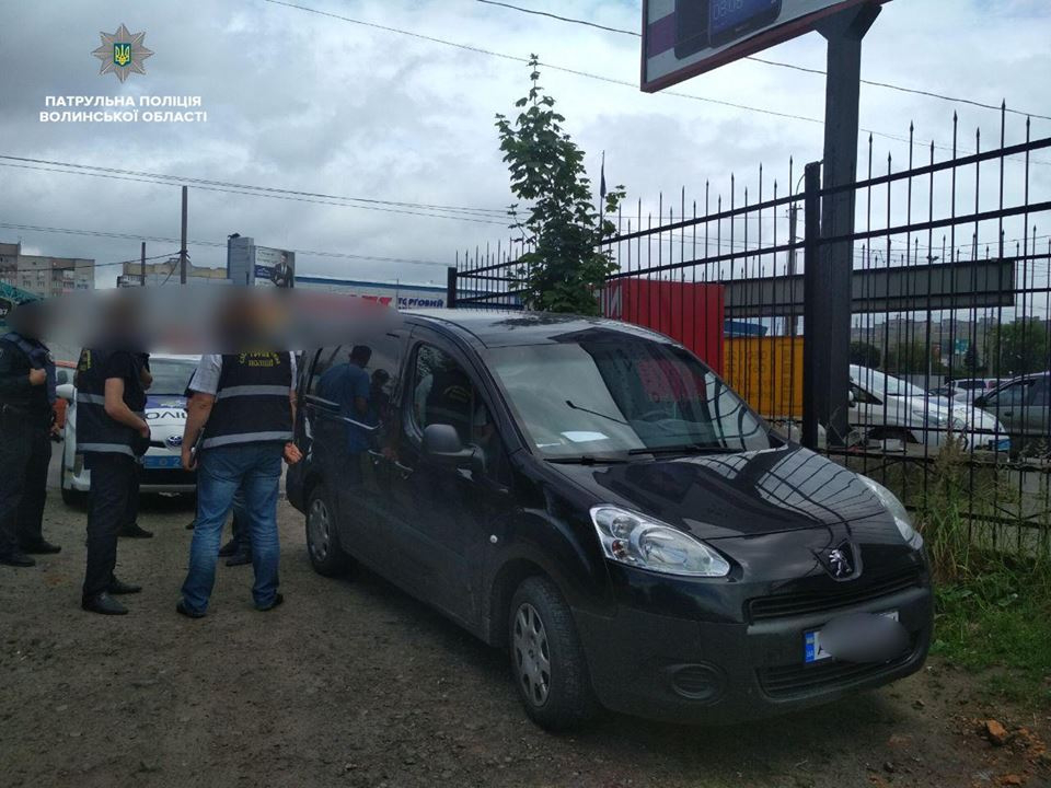 Курйоз у Луцьку: чоловік сам «вкрав» у себе автівку