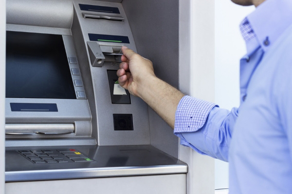 ПриватБанк видаватиме кредити через банкомати*