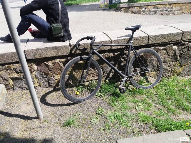 У Луцьку «мерс» збив неповнолітнього велосипедиста і втік (фото)