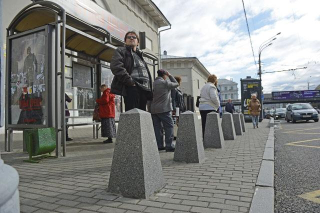 В Україні хочуть заборонити будувати зупинки без захисних огороджень