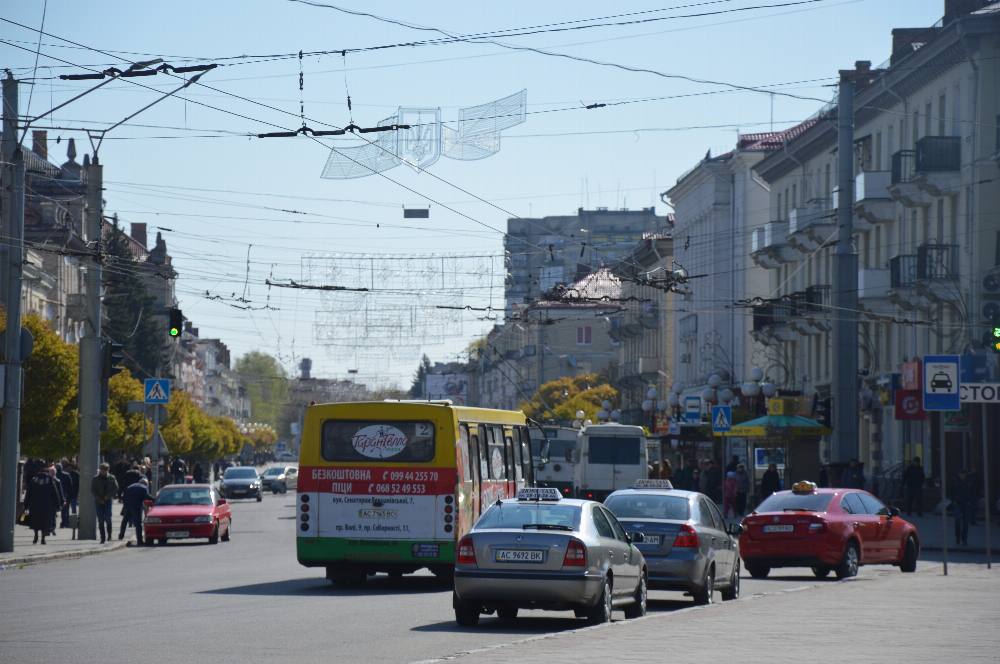 У Провідну неділю Луцьком курсуватимуть додаткові маршрутки і тролейбуси 