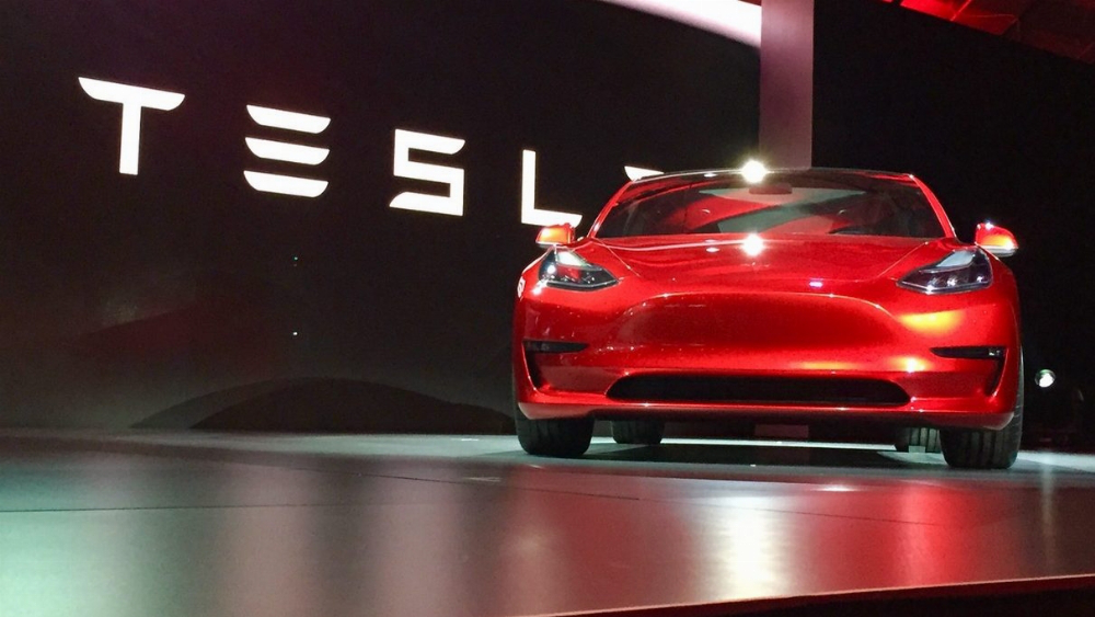 Tesla відкликає 123 тисячі електромобілів