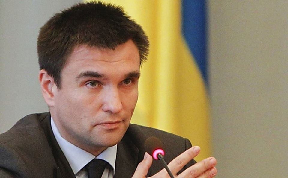 Міністр закордонних справ хоче запровадити в Україні латиницю 