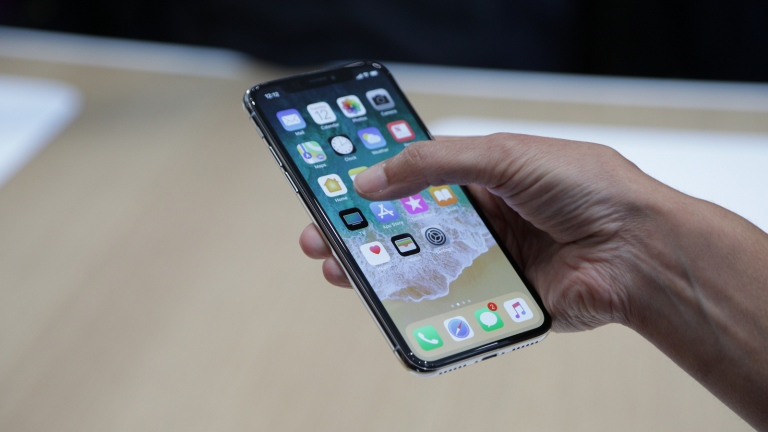Apple хоче вдвічі скоротити виробництво iPhone X 