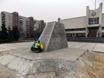 Волинянин просив Луцькраду дати гроші на пам'ятник Бандері