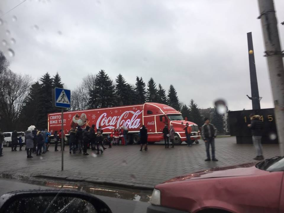 До Луцька приїхала святкова фура «Coca-Cola» (фотофакт, оновлено) 