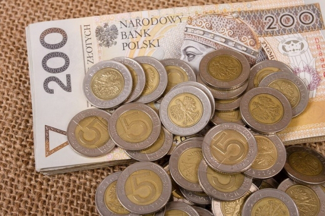 На що витрачають гроші українські заробітчани в Польщі 