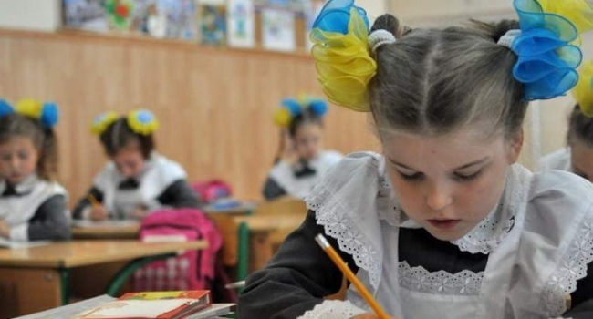 Вчителям української мови хочуть збільшити надбавку «за престижність»