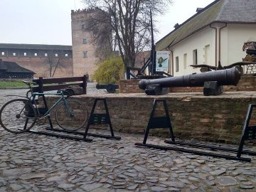 У Луцькому замку облаштували велопарковку