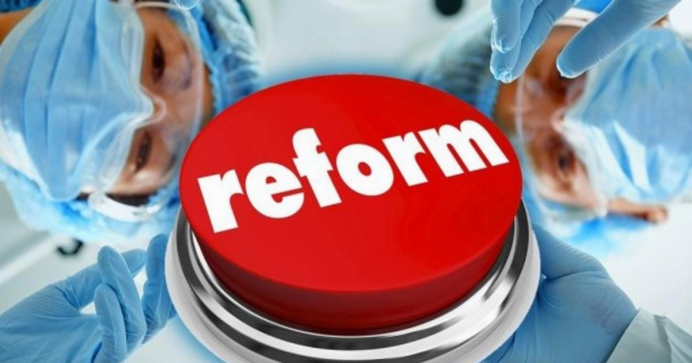Медицина не стане платною: спростування міфів про реформу 
