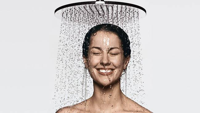 Вчені пояснили, чому шкідливо часто приймати душ 