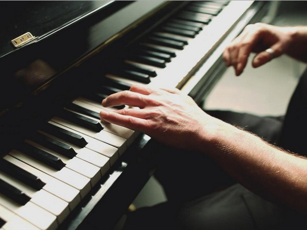 У Google створили контролер, завдяки якому на фортепіано зможе зіграти навіть новачок